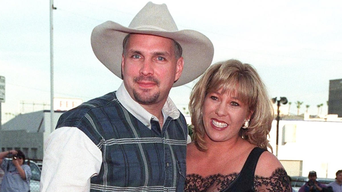 Inside Garth Brooks' shocking, record-shattering divorce from first wife