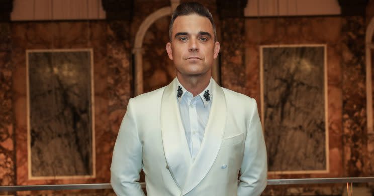 Robbie Williams attends the Attitude Awards 2016 in London, England (Copyright: Getty/David M. Benett)