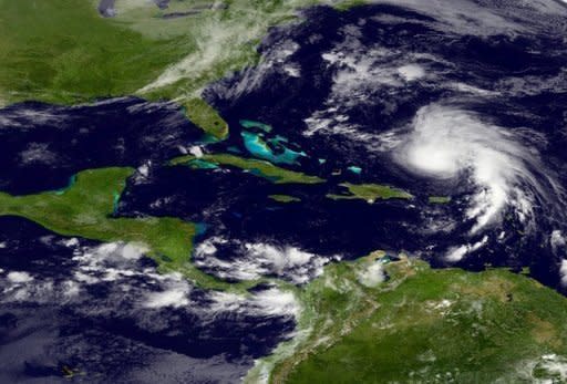 Evolución de la tormenta tropical 'Rafael', el 15 de octubre cerca de Puerto Rico, en una imagen del satélite NOAA GOES.