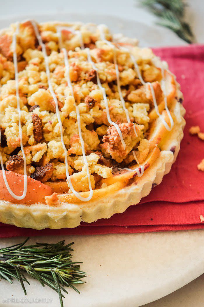 Apple Cinnamon Bun Pie