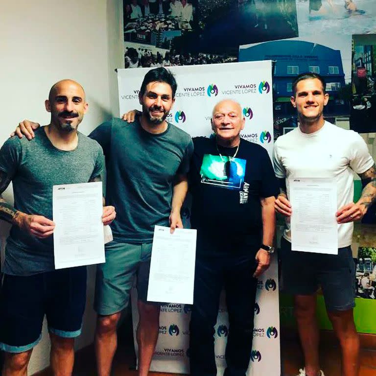 A fines de 2021, Bruno Zuculini se recibió de entrenador junto a Poroto Lux y Javier Pinola, hoy sus entrenadores.