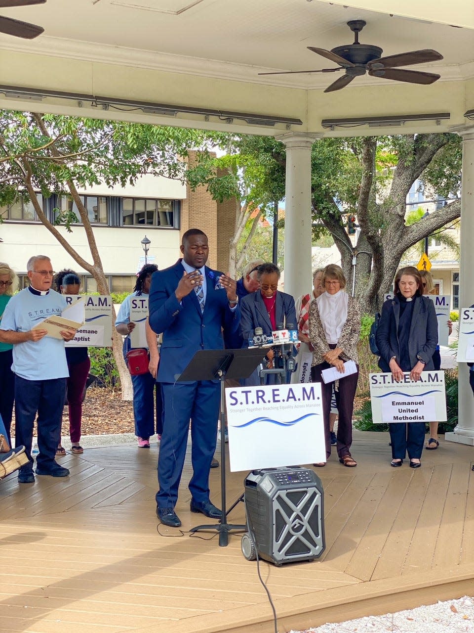 Pastor Eric Reaves of Gethsemane Baptist Church in Bradenton leads a prayer during Wednesday's press conference.