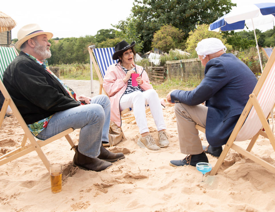 The Dingles and Faith's village friends bring the seaside to Emmerdale. (ITV)