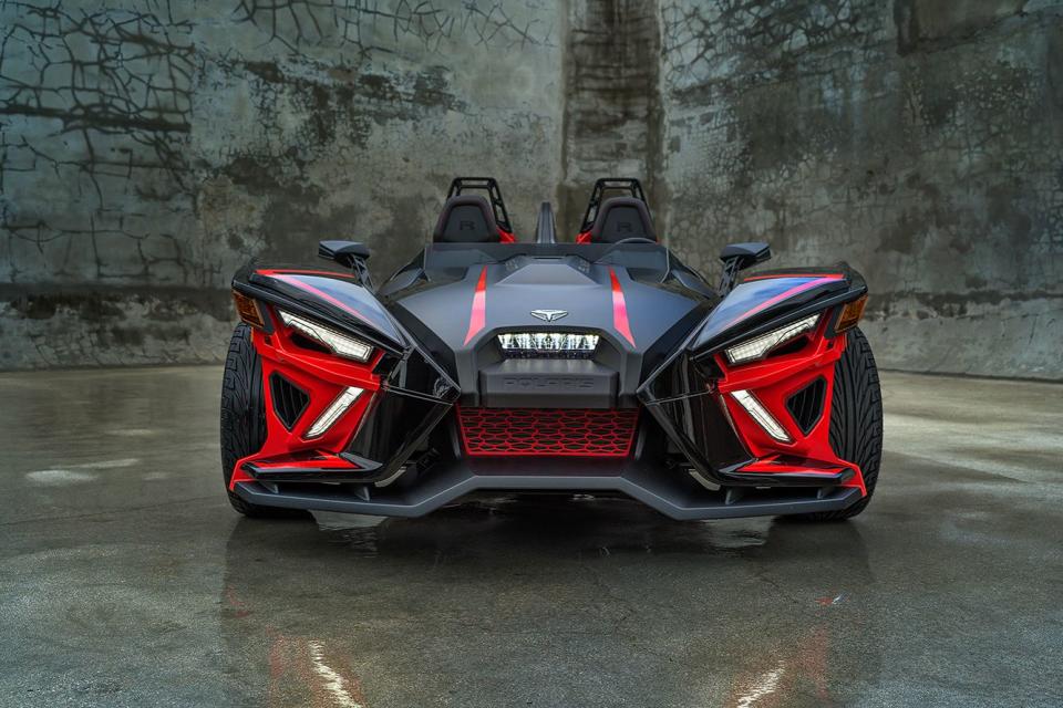 <p>2020 Polaris Slingshot R</p>