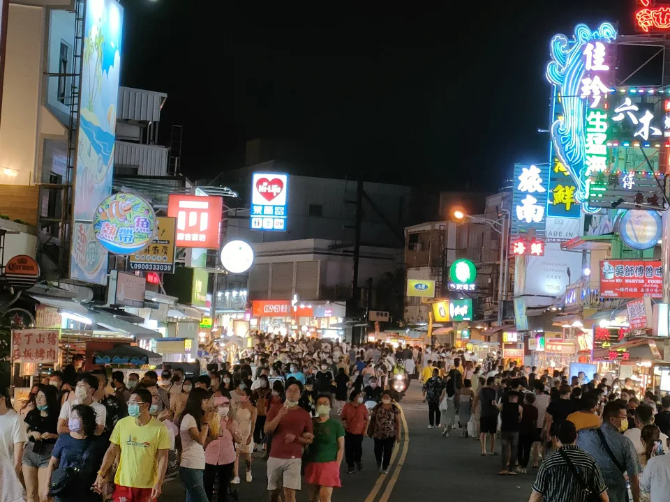 &#x007aef;&#x007bc0;&#x009023;&#x005047;&#x007b2c;3&#x005929;&#x00ff0c;&#x005c4f;&#x006771;&#x0058be;&#x004e01;&#x0065c5;&#x005bbf;&#x004ecd;&#x00662f;&#x004e00;&#x00623f;&#x0096e3;&#x006c42;&#x00ff0c;&#x005927;&#x008857;&#x00591c;&#x005e02;&#x009023;2&#x005929;&#x006e67;&#x005165;&#x00842c;&#x004eba;&#x00901b;&#x008857;&#x00ff0c;&#x006524;&#x005546;&#x005fd9;&#x005230;&#x0051cc;&#x006668;&#x00624d;&#x006536;&#x006524;&#x00ff0c;&#x005404;&#x00904a;&#x0061a9;&#x006c99;&#x007058;&#x006eff;&#x00662f;&#x006232;&#x006c34;&#x004eba;&#x006f6e;&#x003002;&#x008a18;&#x008005;&#x006f58;&#x006b23;&#x004e2d;&#x00ff0f;&#x00651d;&#x005f71;