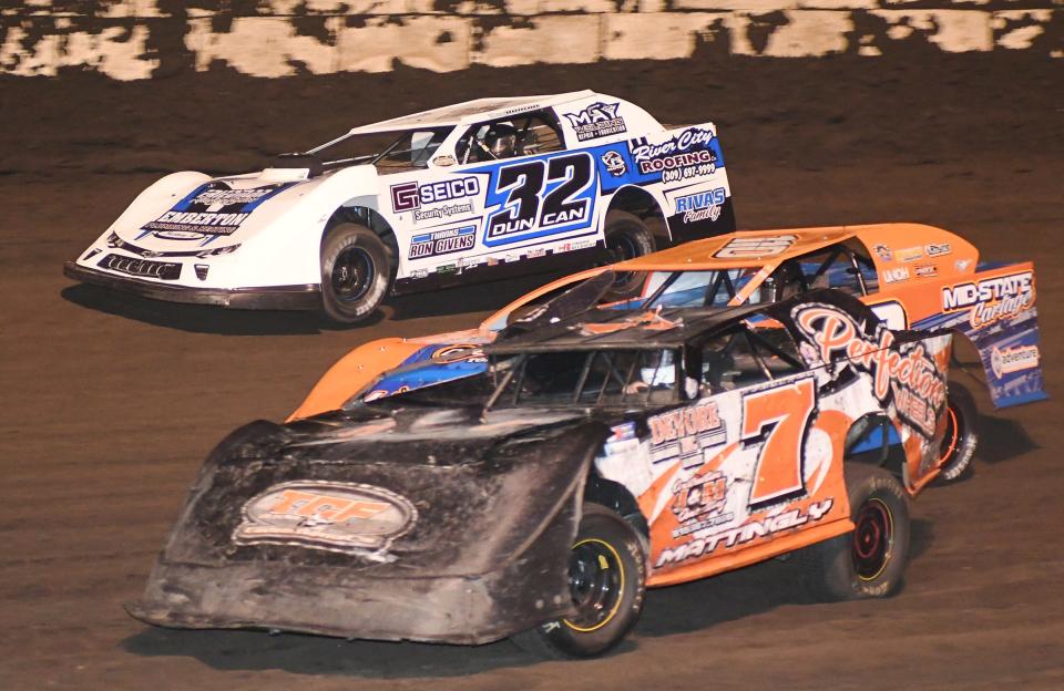 Tommy Duncan (32), Landen Miller and Steve Mattingly (7) race for the lead in the CR Towing Sportsman race.