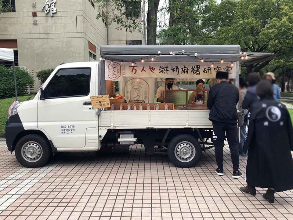 麻糬版的心靈雞湯？超人氣麻糬餐車開賣就排爆，牽絲「鮮奶麻糬」想吃要預訂