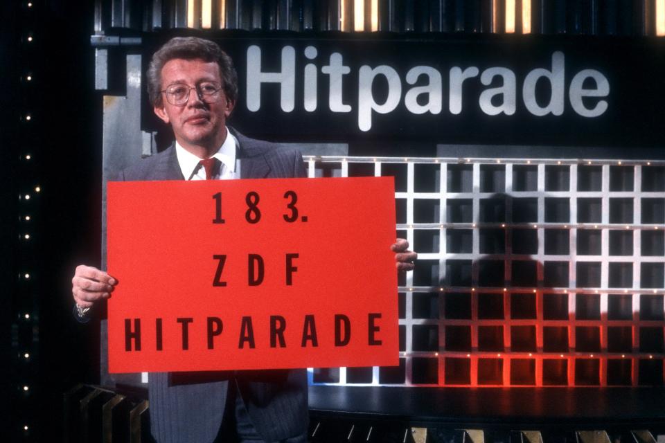 Dieter Thomas Heck 1984 bei seiner letzten Sendung der ZDF-Show “Hitparade” (Bild: Getty Images)