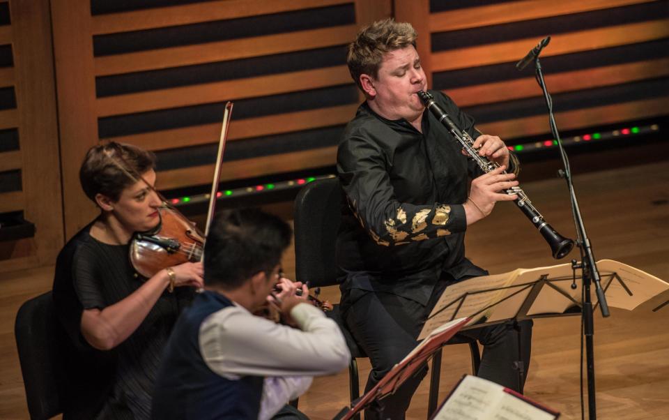 Mark Simpson (right) performing with the Diotima Quartet - Monika S Jakubrowska