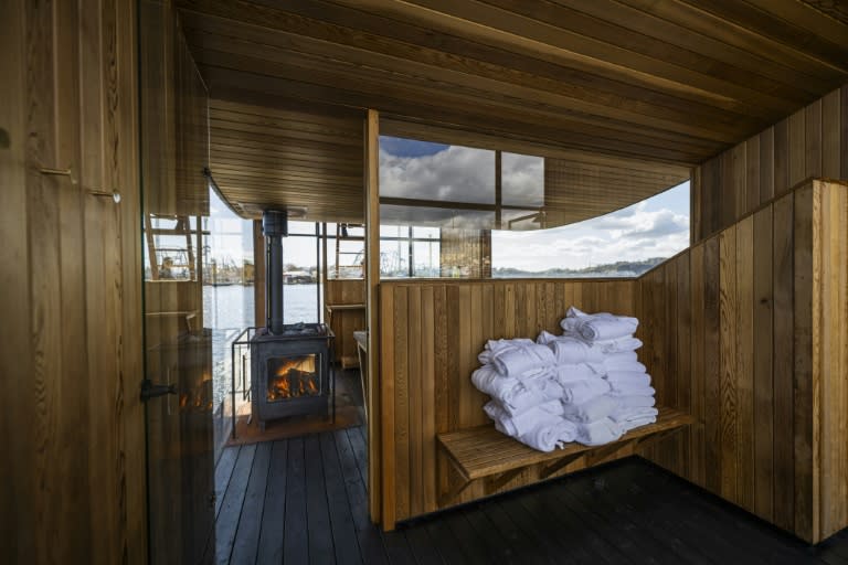 La sauna de lujo flotante "Big Branzino", de 30 metros cuadrados, ubicada en aguas de Estocolmo, el 5 de mayo de 2023 (Jonathan Nackstrand)