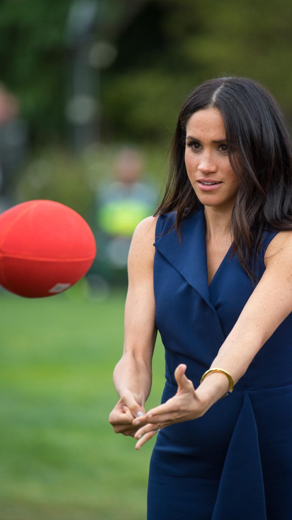 Meghan Markle tries Australian football