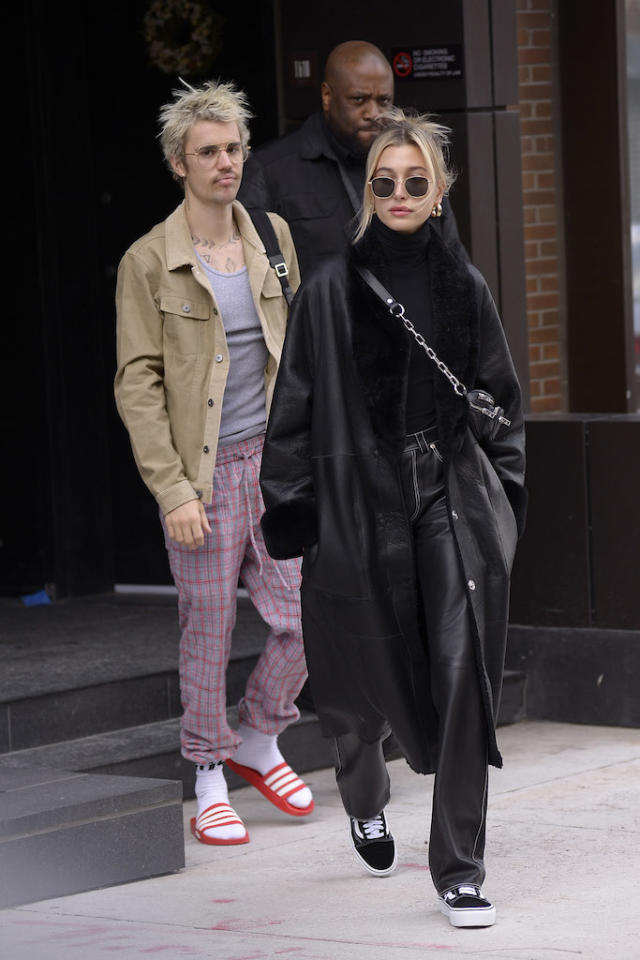 Justin Bieber Stays Comfy in Drew House Outfit + Hotel Slippers – Footwear  News