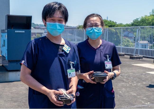 該院醫護吃到熱騰騰的牛丼後，也感到相當滿足。（翻攝自Aeronext官網）