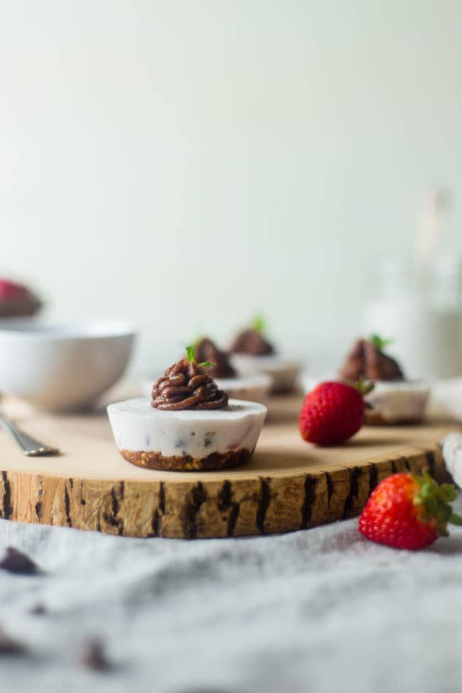 Coconut Raw Cheesecakes With Chocolate Peanut Frosting
