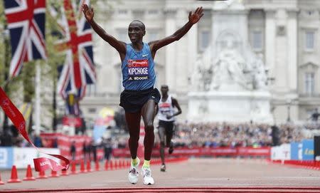 Athletics - Virgin Money London Marathon - London - 26/4/15 Kenya's Eliud Kipchoge celebrates after winning the Men's Elite race Reuters / Suzanne Plunkett