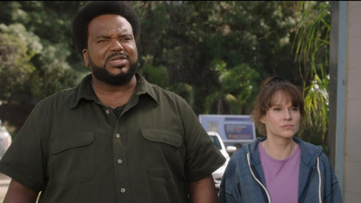  Craig Robinson and Claudia O'Doherty in Killing It Season 2 