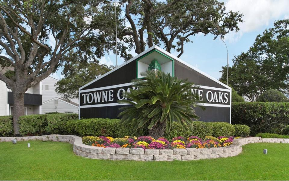 Towne Oaks Apartments is in apartment complex located at 6310 S. Padre Island Drive in Corpus Christi.