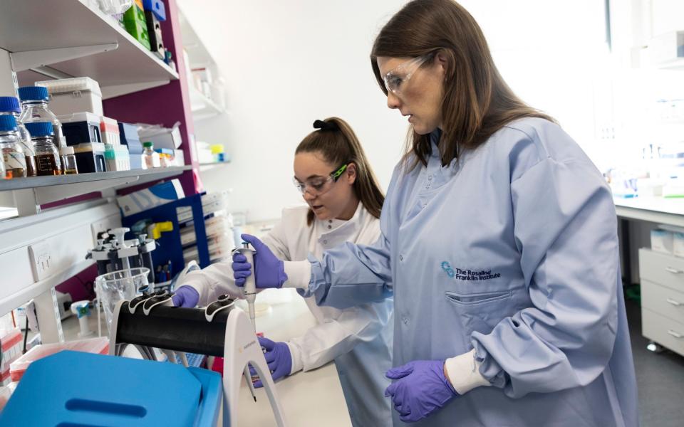 Michelle Donelan, Secretary of State for Science, Innovation and Technology visits the Rosalind Franklin Institute at the Harwell Science and Innovation Campus. - Simon Dawson/No 10 Downing Street