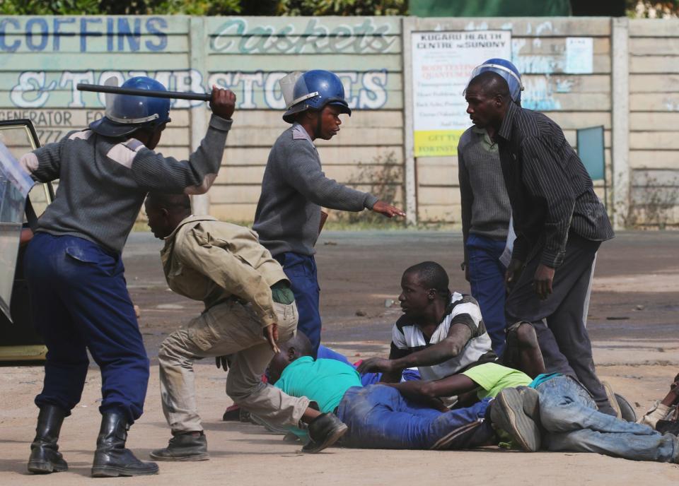 Taxi drivers' protest turns violent in Harare