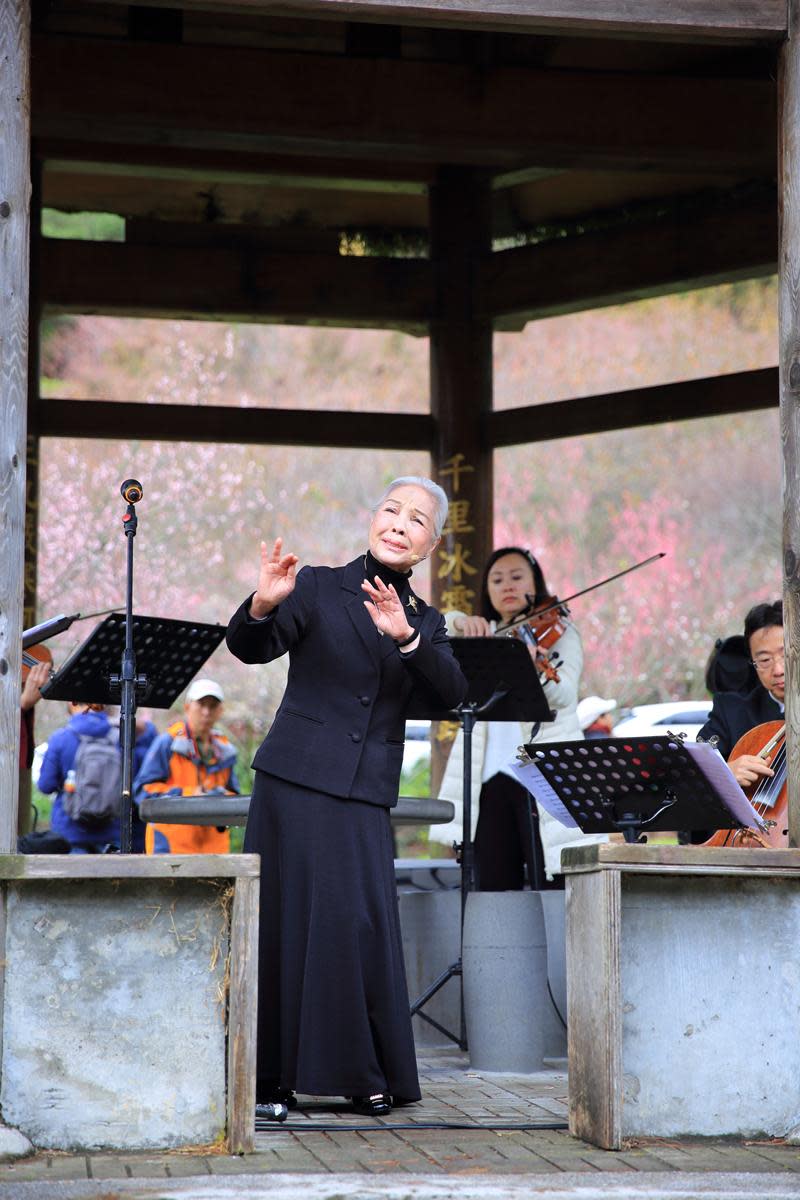 國寶級的歌仔戲曲家廖瓊枝今年受邀到武陵農場演出。