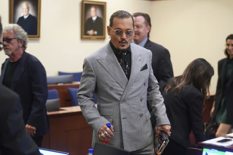 Johnny Depp al llegar a una nueva jornada del ya famoso juicio que se lleva a cabo en los Tribunales de Fairfax, Virginia