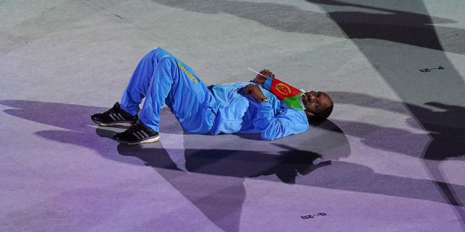 An Eritrean Olympian laid down on the ground during the marathon Olympic parade of nations