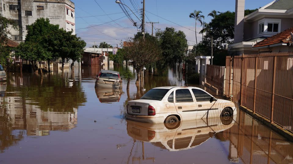 Cars on the streets of Canoas after heavy rains, on May 9, 2024. - Carlos Macedo/AP