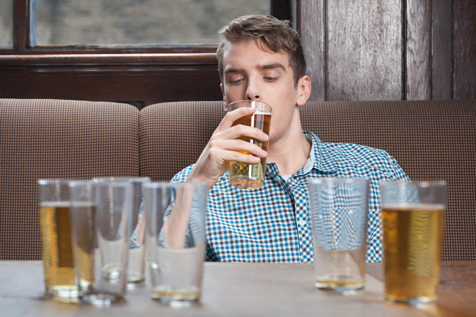 Cuando beber, es un problema. Foto: Foto: Image Source/Getty Images
