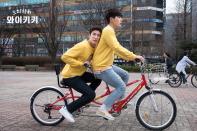 有沒有發現…怎麼最近韓劇的男主角，似乎都有騎自行車呢？快點來選擇吧！朴炯植、丁海寅和金明洙，你們要選哪一個？（指）