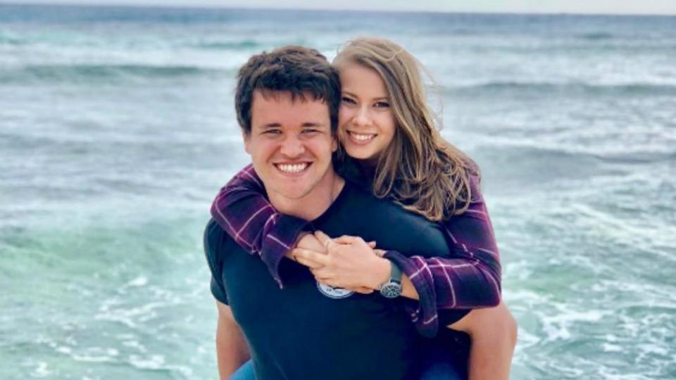 Chandler Powell and Bindi Irwin enjoy cute date at the beach