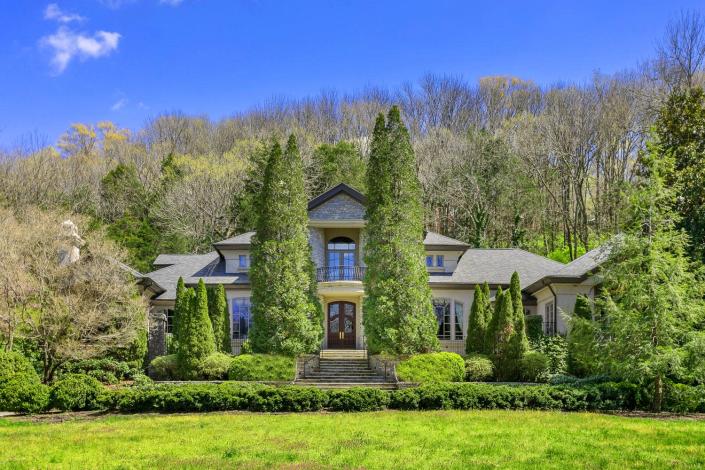 Built in 1995, Belle Meade Manor is an 11,000-square-foot, four-bedroom featuring a gourmet kitchen, study, elegant main-level master bedroom, media room, billiards lounge and outdoor living space complete with a swimming pool and one-bedroom pool house.