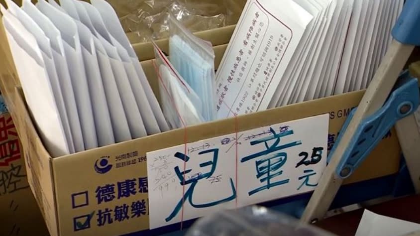 1歲嬰兒配戴口罩的問題引發熱議。（圖／東森新聞）