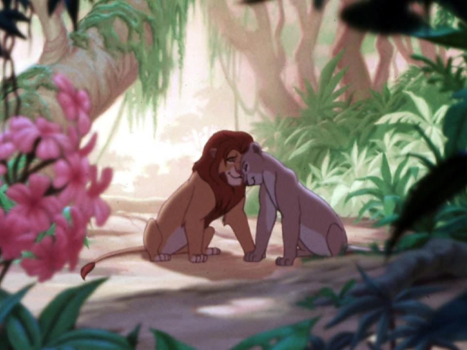 Millionen von Zuschauern verliebten sich in die süße Liebesgeschichte von 'Simba' und 'Nala' des Kinoklassikers "Der König der Löwen". 1994 gehörte die wilde Raubkatzen-Kostümierung daher auch zu den beliebtesten Outfits an Halloween. (Bild-Copyright: ddp Images)