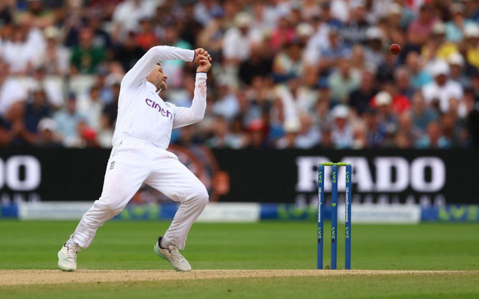 England&#39;s Joe Root drops a catch from Australia&#39;s Alex Carey off his bowling