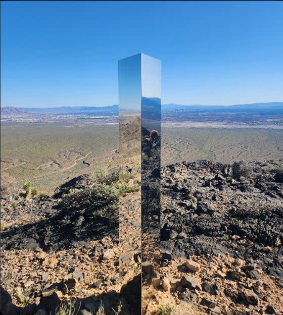 美國內華達州的沙漠，近日憑空突然出現一個神秘「鏡石柱」。(圖／翻攝自X)
