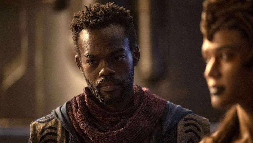 William Jackson Harper as Quaz stands near Jentorra in Ant-Man and The Wasp: Quantumania