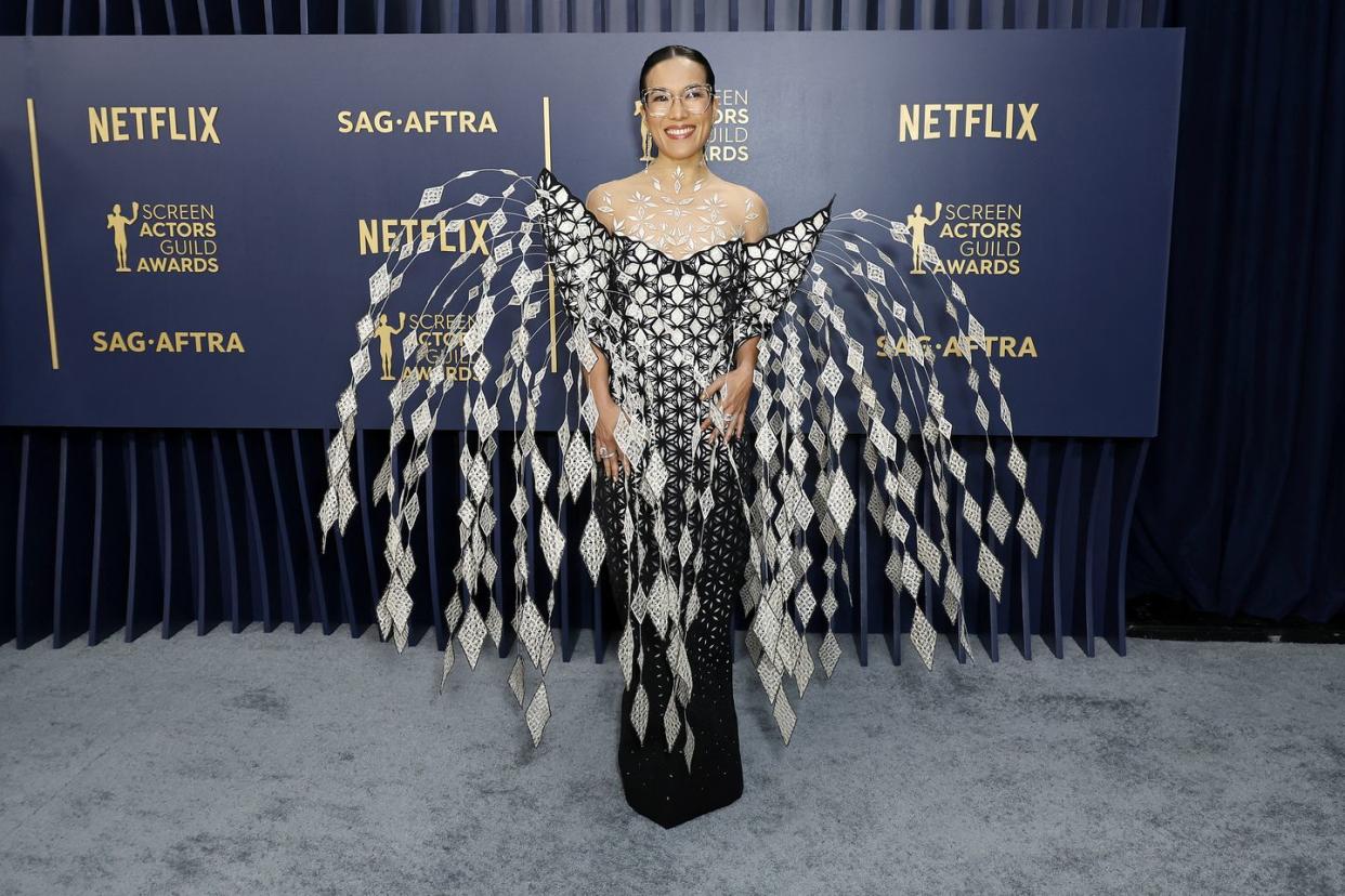 los angeles, california february 24 ali wong attends the 30th annual screen actors guild awards at shrine auditorium and expo hall on february 24, 2024 in los angeles, california photo by frazer harrisongetty images