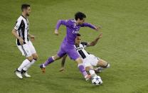 <p>Real Madrid’s Isco in action with Juventus’ Dani Alves </p>