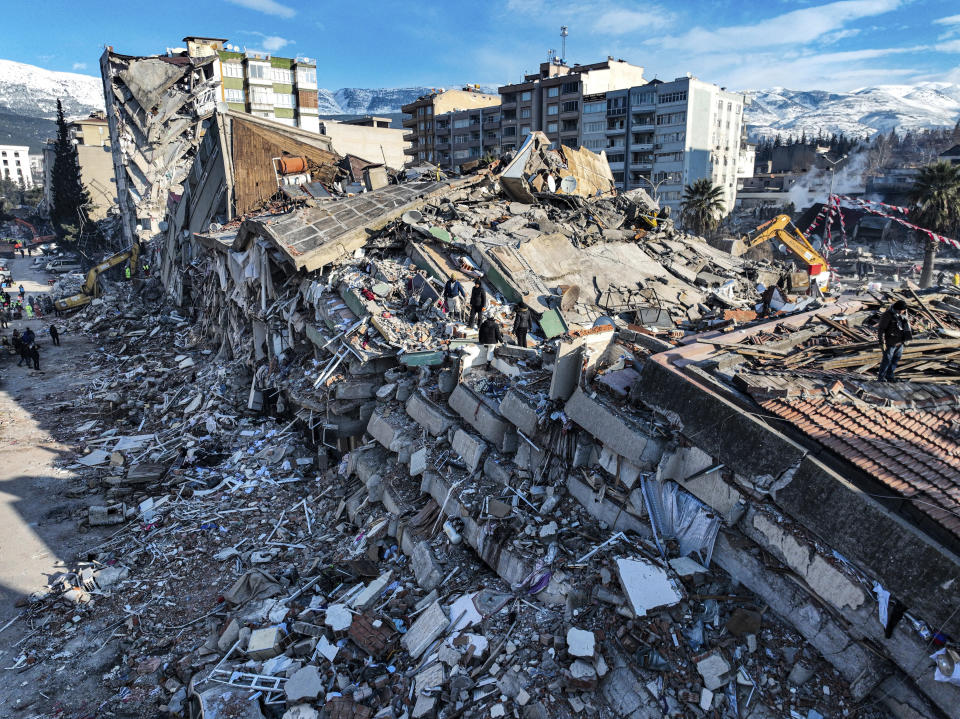 Foto aérea que muestra la destrucción en Kahramanmaras, sur de Turquía, el miércoles 8 de febrero de 2023, dos días después de un sismo de magnitud 7,8. (Ahmet Akpolat/DIA vía AP)