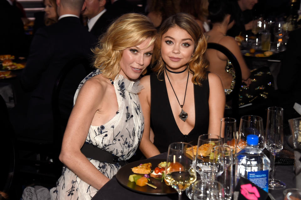 SANTA MONICA, CA - DECEMBER 11: Actresses Julie Bowen and Sarah Hyland attend The 22nd Annual Critics' Choice Awards at Barker Hangar on December 11, 2016 in Santa Monica, California. (Photo by Kevin Mazur/WireImage)