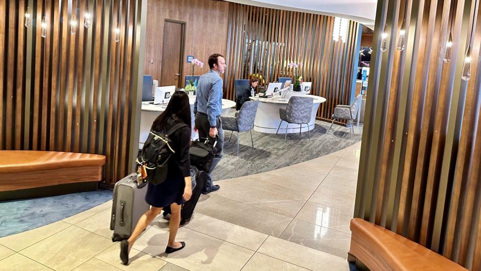 Delta’s new Sky Club at LAX looked luxe from the moment I stepped inside. The place was massive and seemed to go on forever.