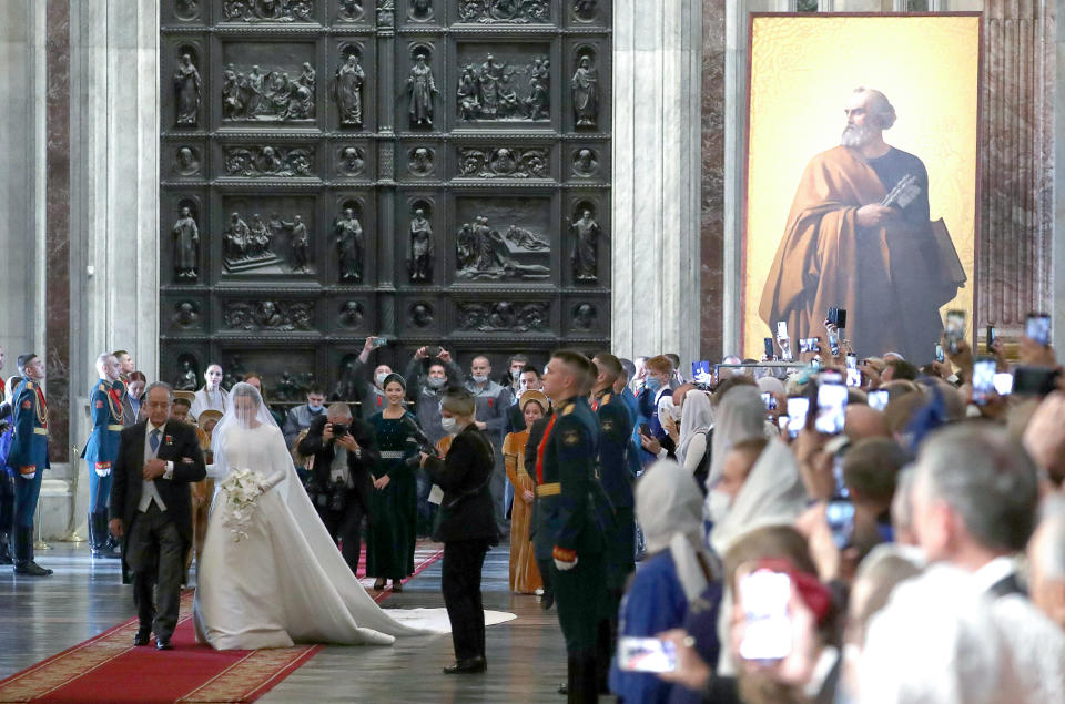 ST PETERSBURG, RUSSIA  OCTOBER 1, 2021: Rebecca (Victoria) Bettarini of Italy (2nd L) is accompanied by her father Roberto Bettarini as she arrives at St Isaac's Cathedral for her wedding to Grand Duke George Mikhailovich of Russia (not pictured). Peter Kovalev/TASS (Photo by Peter Kovalev\TASS via Getty Images)