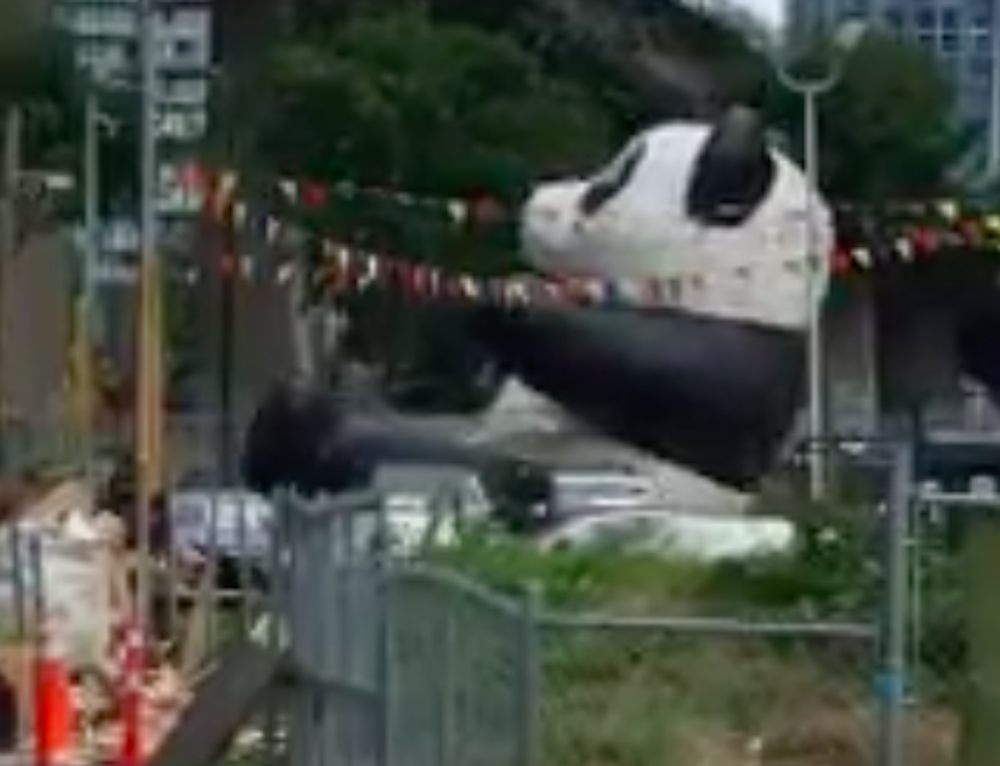 Fan-captured video shows a drone toppling a ginormous inflatable panda during <i>Deadpool 2</i> filming in Vancouver. (Photo: <a href="https://twitter.com/raskalryan/status/896844248430944256" rel="nofollow noopener" target="_blank" data-ylk="slk:RyanR/Twitter;elm:context_link;itc:0;sec:content-canvas" class="link ">RyanR/Twitter</a>)