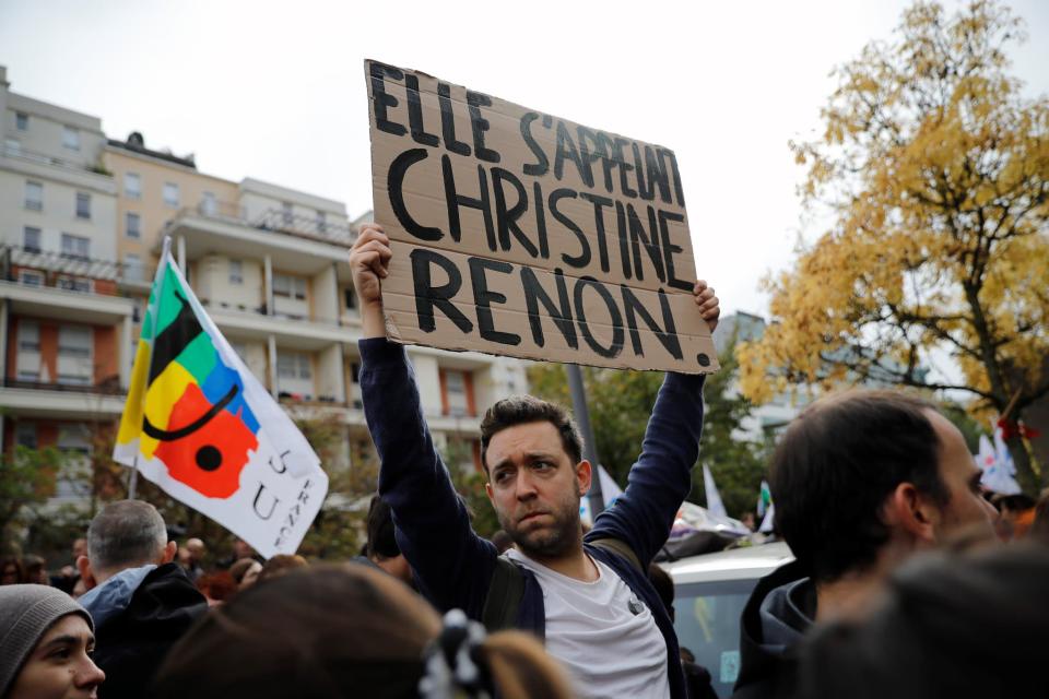 Près de 300 personnes ont défilé ce samedi pour rendre hommage à Christine Renon. - Thomas SAMSON / AFP