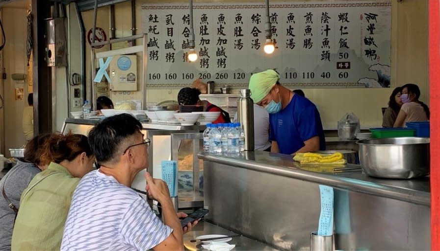 阿堂鹹粥被爆料不主動開發票，疑似有逃漏稅。（圖／翻攝畫面）