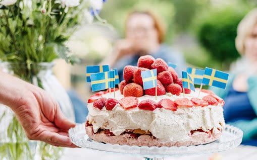 Strawberry cake - Credit: RF/Daniel H_gberg / Folio 