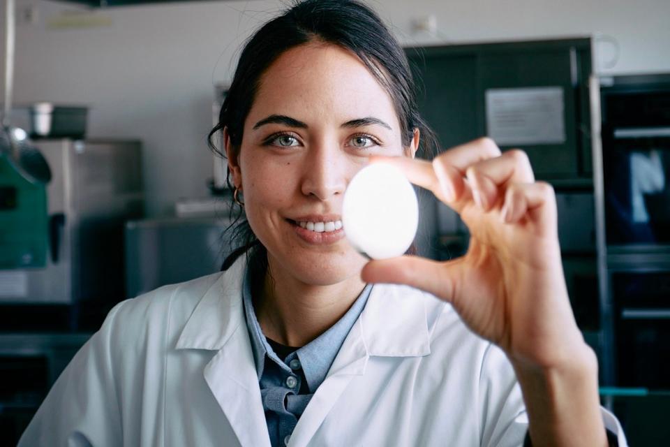 Ohne tierisches Zutun: Die Ernährungswissenschaftlerin Verónica García Arteaga hat ein pflanzliches Ei mit Schale entwickelt. - Copyright: Neggst