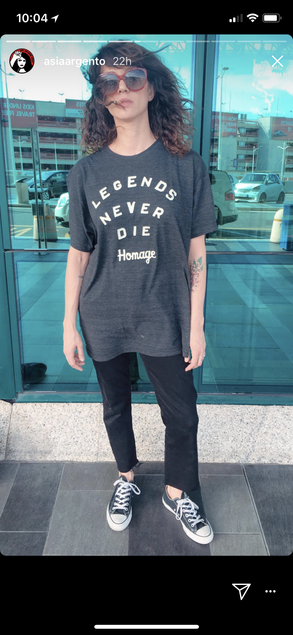 Asia Argento wore a shirt that pays homage to Anthony Bourdain (Asia Argento/Instagram)