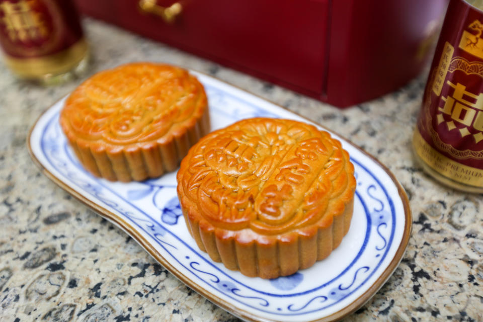 Eu Yan Sang - photo of mooncake