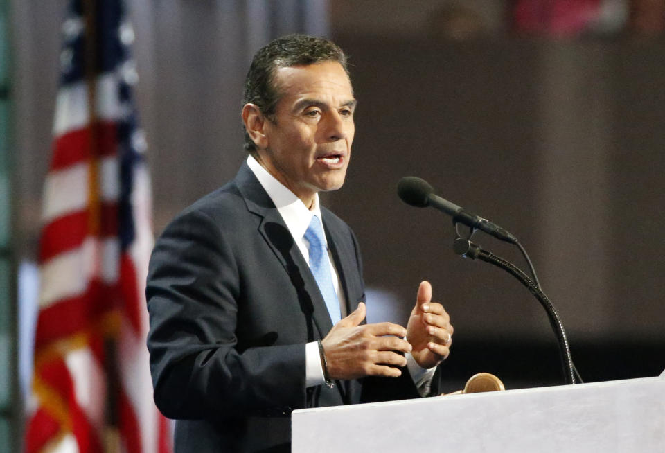 Former Los Angeles Mayor Antonio Villaraigosa (D) is running against California Lt. Gov. Gavin Newsom as a slightly more moderate Democrat. (Photo: Lucy Nicholson / Reuters)